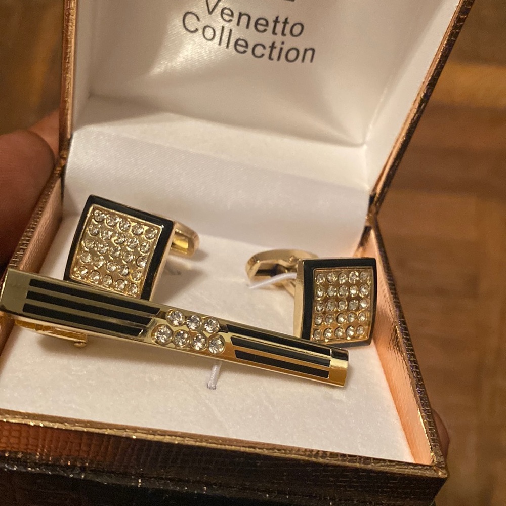 Gold/ diamond / black trimmed Cuff links set with matching tie clip